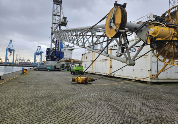 Gottwald luffing cylinder